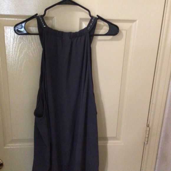 Gray sleeveless blouse - Picture 3 of 6